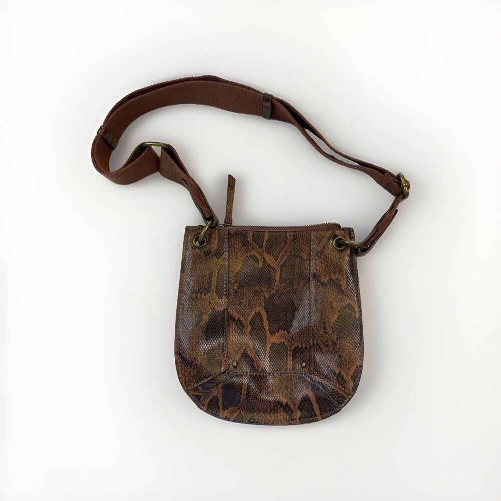 Time and Tru's Bentley Small Crossbody Shoulder Bag Purse Faux Snakeskin Pattern - Picture 2 of 4